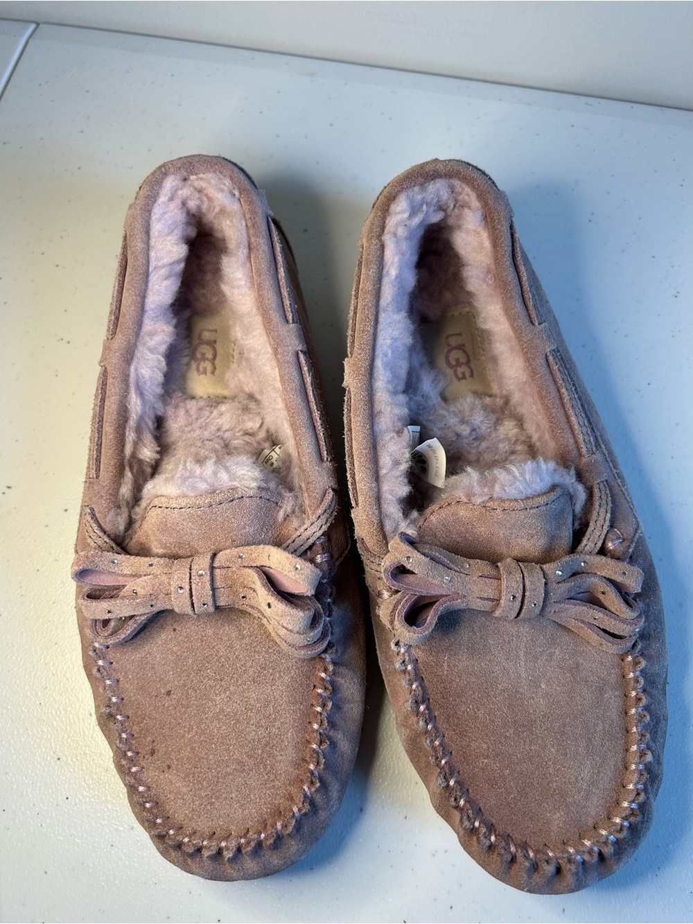 UGG Dakota Moccasin Slippers Womens 7 Purple Suede Sheepskin Lined Bow 1120880